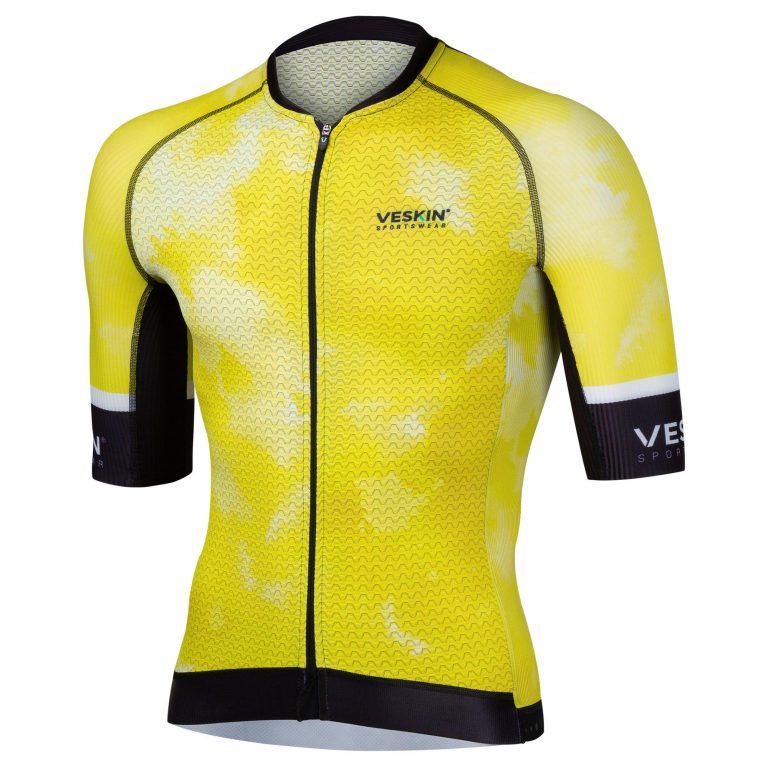 Ropa de ciclismo con fondo blanco para Veskin y paginas web de venta sin modelo y con maniqui transparente en estudio fotografico de Madrid