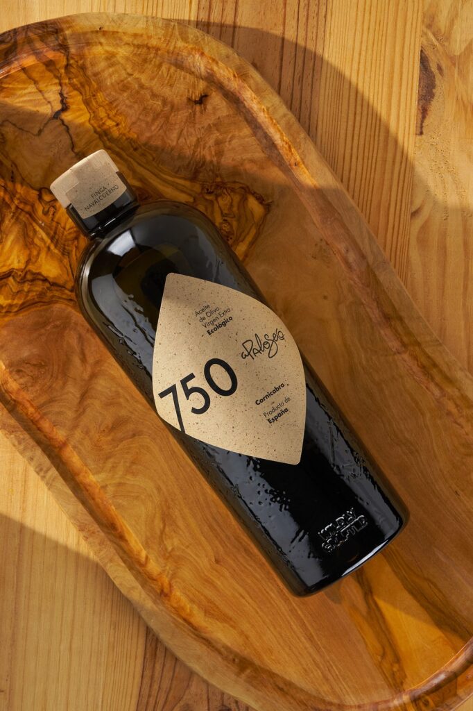 Fotografia-publicitaria-bodegon-producto-botella-aceite-oliva-di-pierro-estudio-01